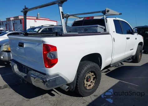 2014 Toyota Tundra Sr5 5.7L V8 z USA, uszkodzony, nr VIN 5TFRY5F11EX168578